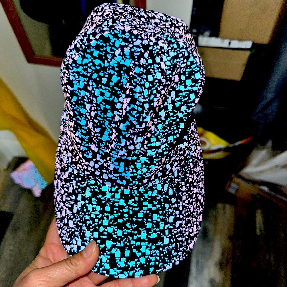 NWT Lululemon 2018 *Run SW Seawheeze Baller Hat iridescent
